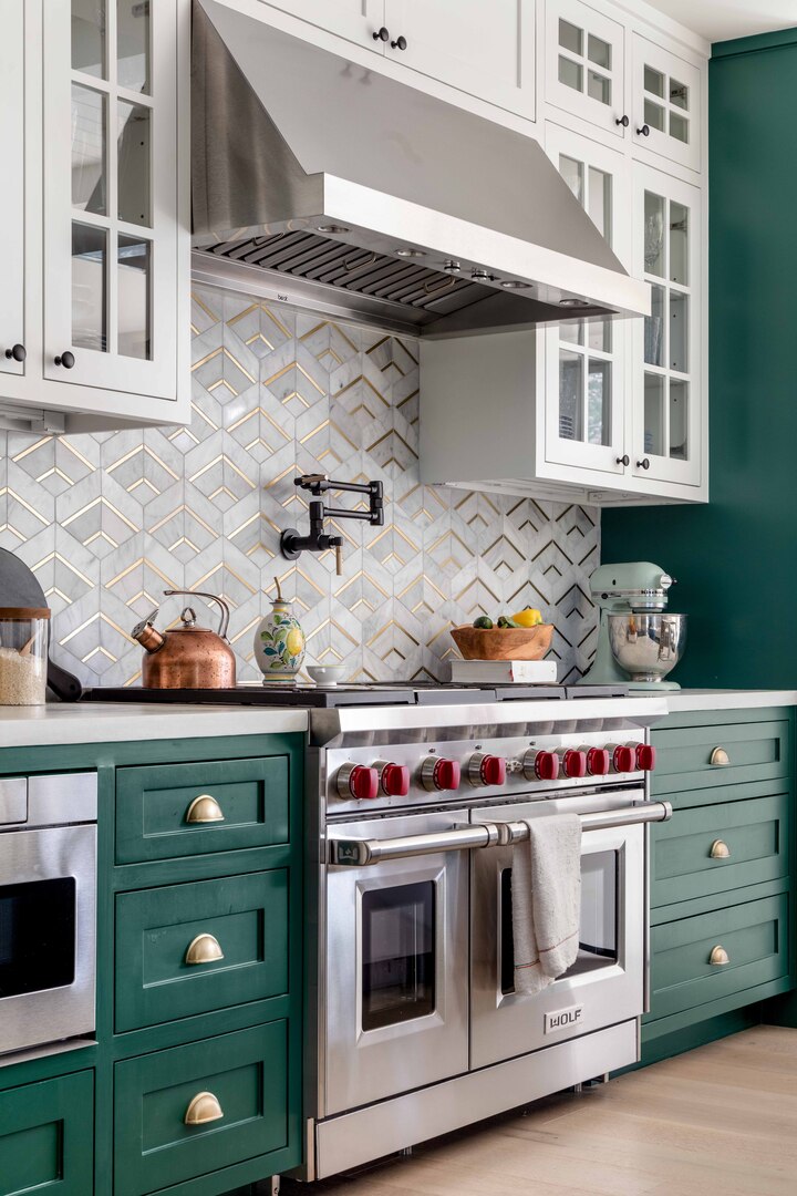 cedar shake transitional kitchen range