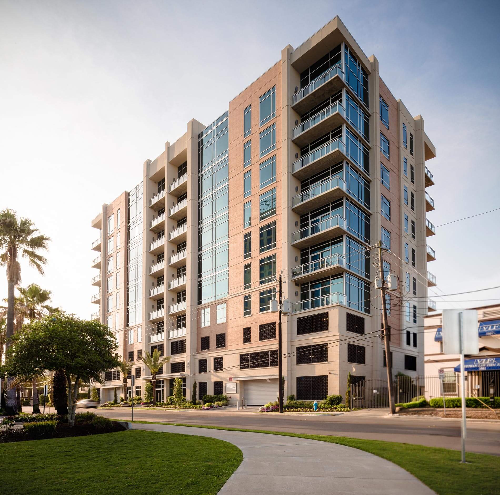 luxury condo in river oaks