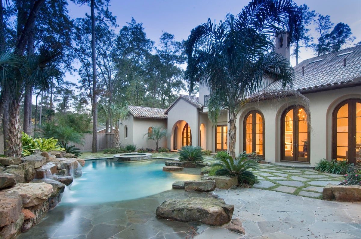 spanish colonial back yard pool