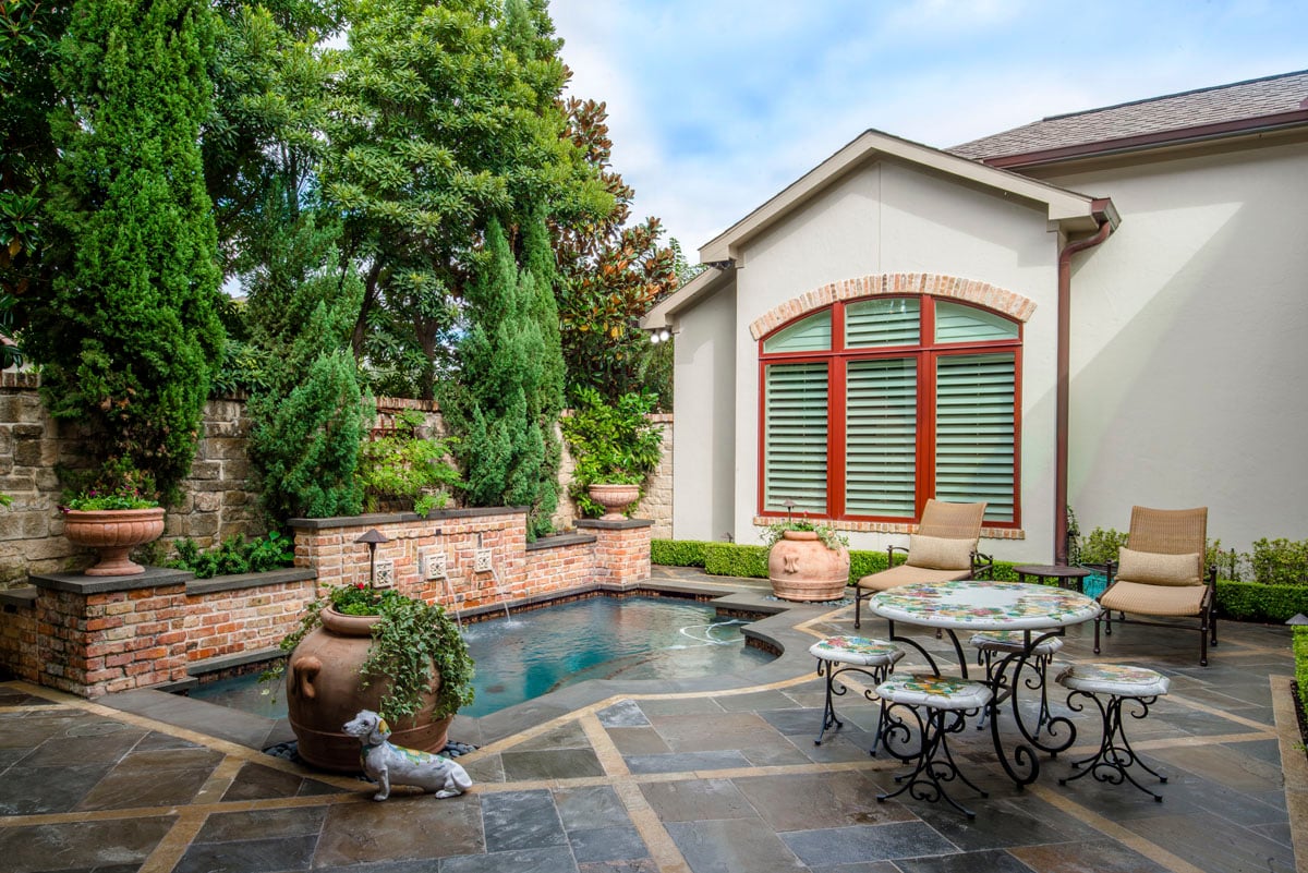 custom english back yard pool