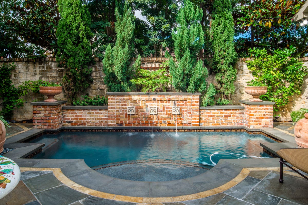 custom english hot tub