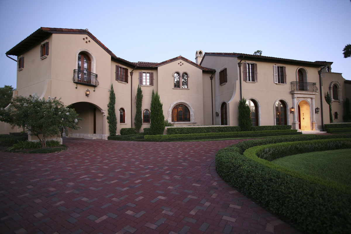 spanish mission front driveway