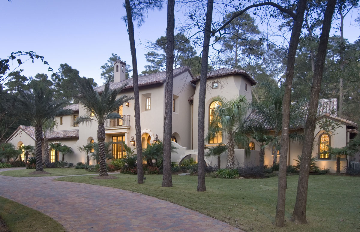 spanish colonial home exterior